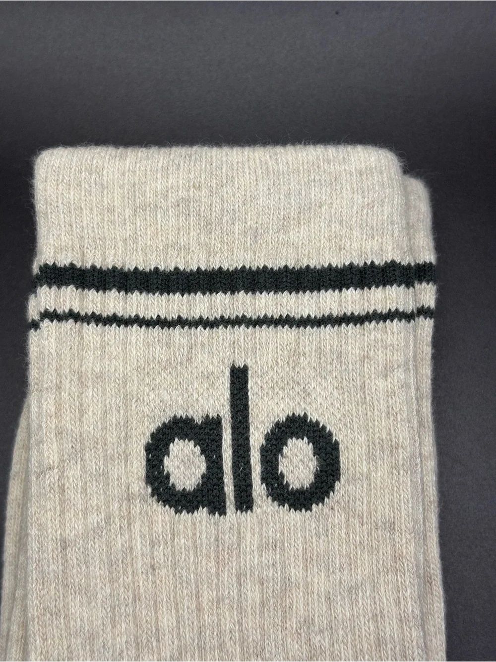 NWT ALO Yoga Unisex Throwback Sock - Oatmeal/Charcoal Green Size Medium